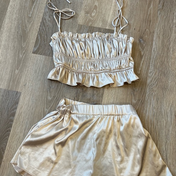 Lulu’s Gold Satin Short & Top Set - Picture 4 of 11